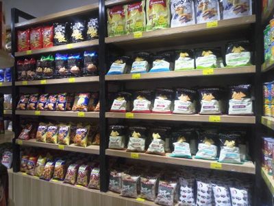 如何選擇合適的進(jìn)口休閑食品店加盟？